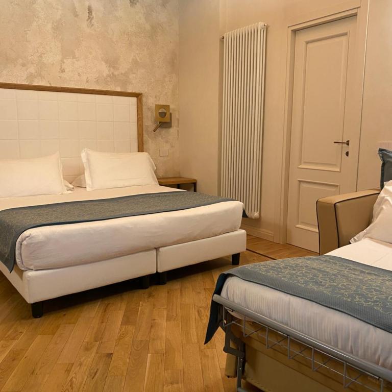 Cà Uberti Palace Hotel, MantegnaHotels - Camera Tripla Deluxe - 5