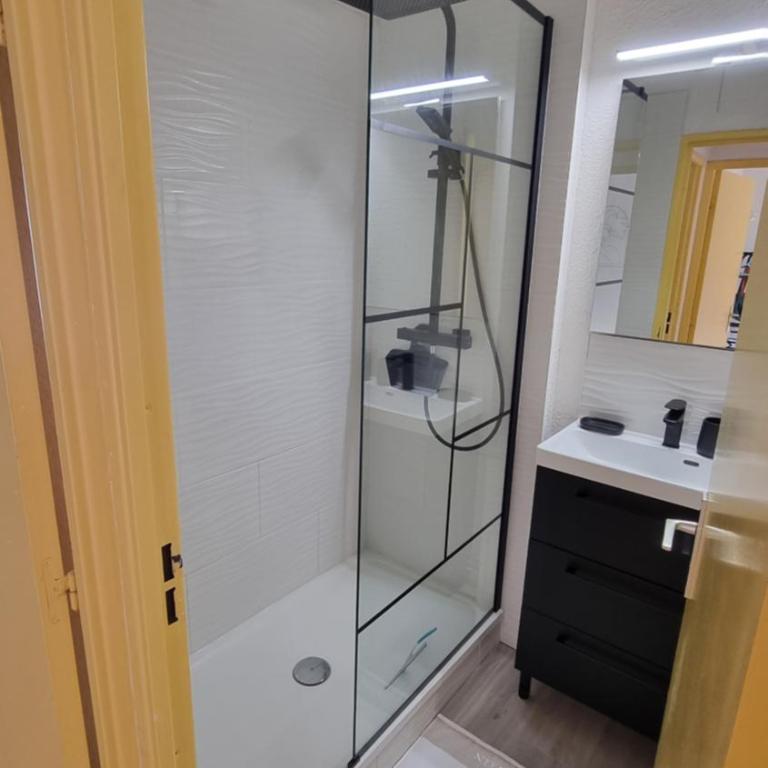 Gruissan-Port-T3-2chambres-5pers-43m2-Parking-Clim-Piscine-Valerie - Appartement 2 Chambres - 10