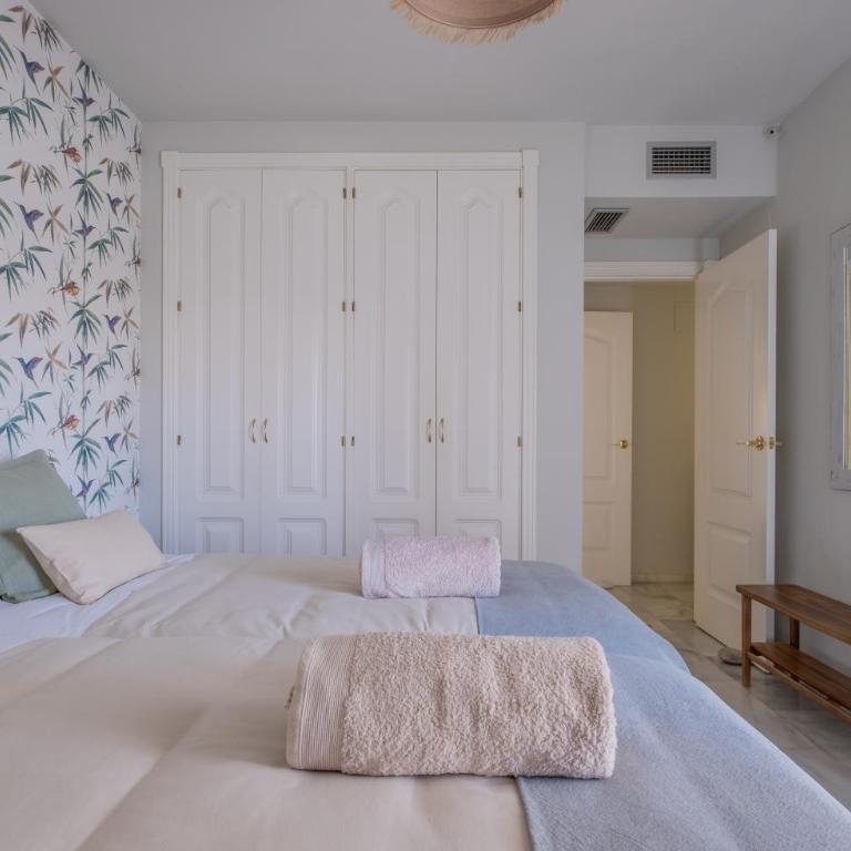 Apartamento con piscina. Los Naranjos de Marbella - Two-Bedroom Apartment - 23