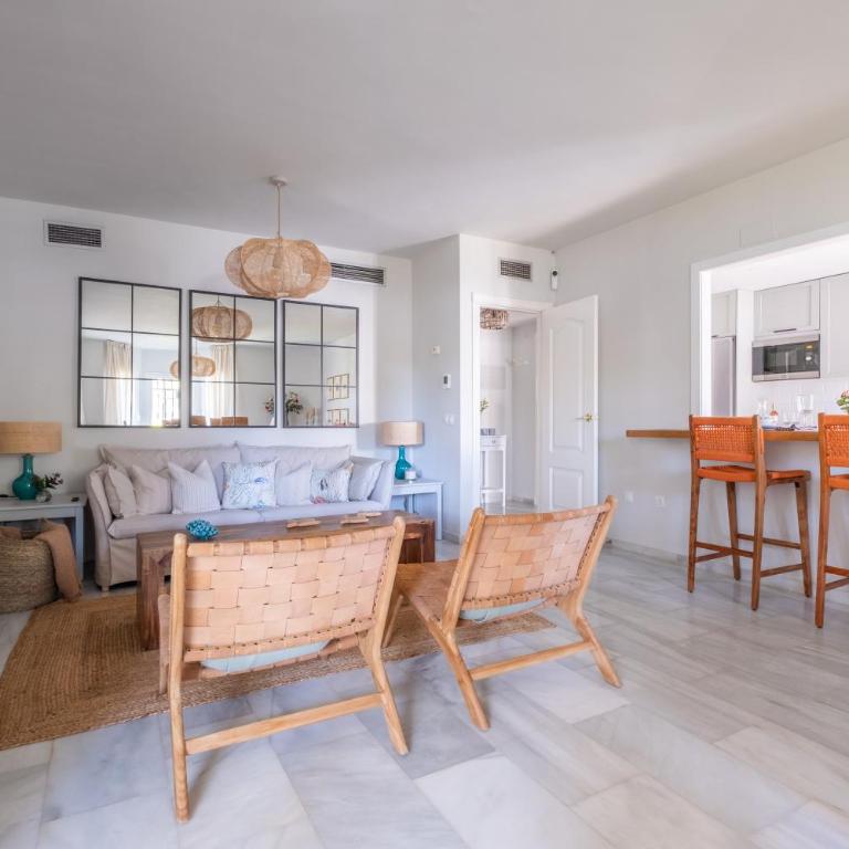 Apartamento con piscina. Los Naranjos de Marbella - Two-Bedroom Apartment - 10
