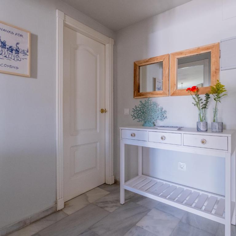 Apartamento con piscina. Los Naranjos de Marbella - Two-Bedroom Apartment - 31