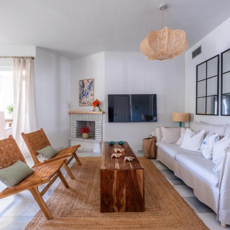 Apartamento con piscina. Los Naranjos de Marbella - Two-Bedroom Apartment - 9