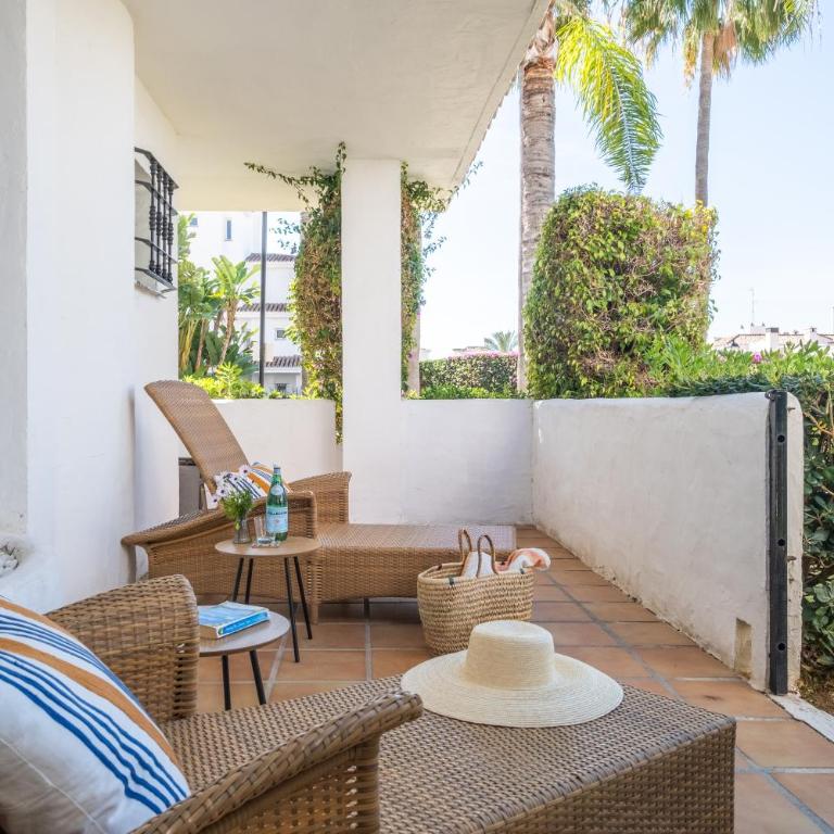 Apartamento con piscina. Los Naranjos de Marbella - Two-Bedroom Apartment - 3