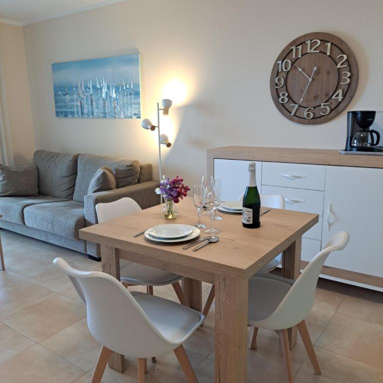 Esmeralda Seaview-Suites - One-Bedroom Apartment - 2