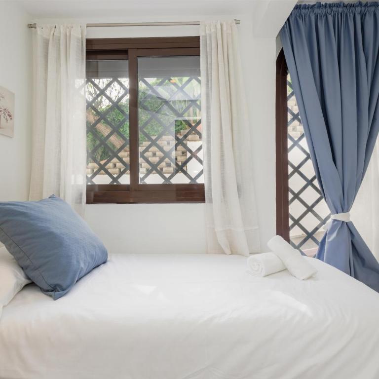 Cozy apartment, with mountain views and large private terrace, on the Golden Mile, Marbella - One-Bedroom Apartment - 25