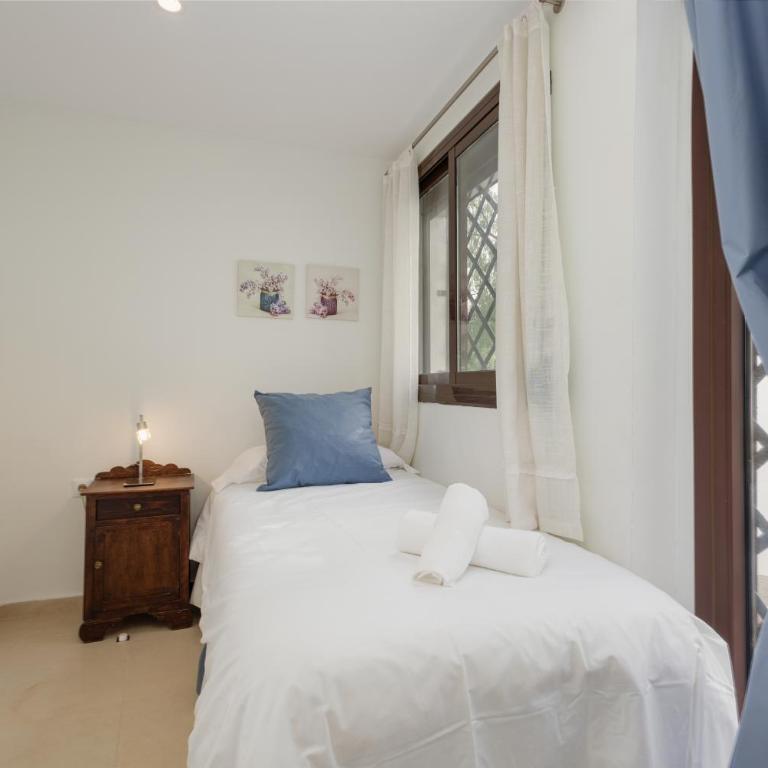 Cozy apartment, with mountain views and large private terrace, on the Golden Mile, Marbella - One-Bedroom Apartment - 5