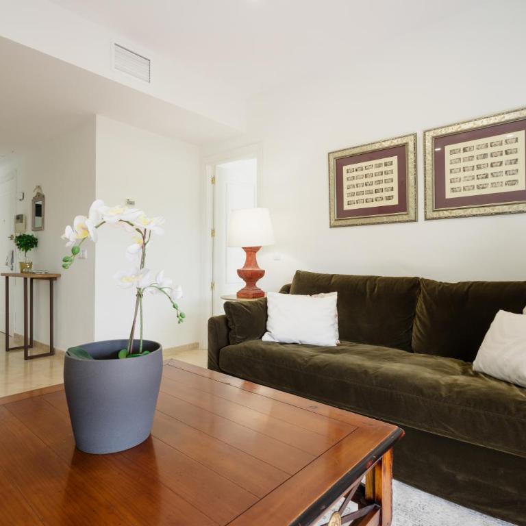 Cozy apartment, with mountain views and large private terrace, on the Golden Mile, Marbella - One-Bedroom Apartment - 15