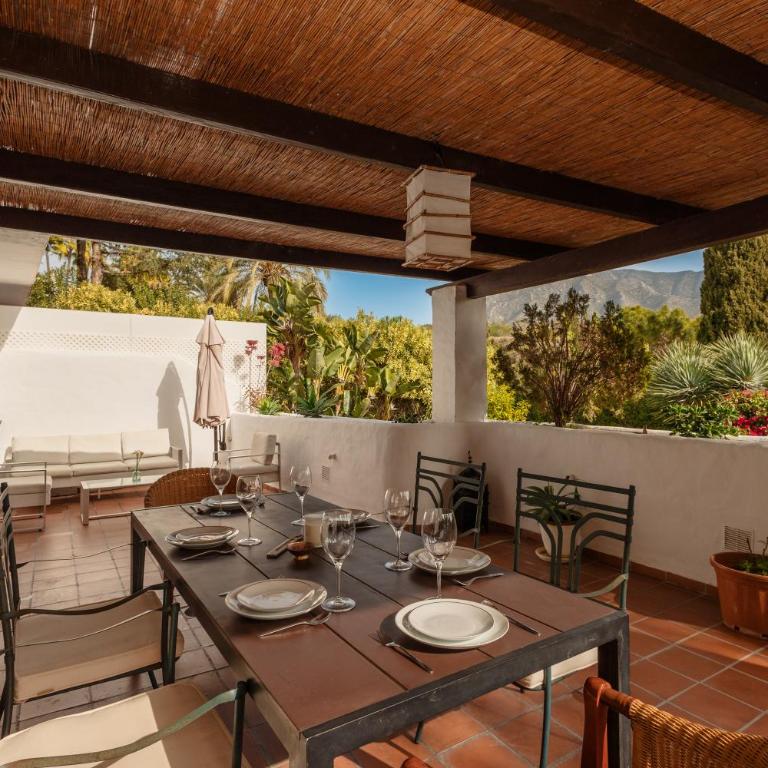 Cozy apartment, with mountain views and large private terrace, on the Golden Mile, Marbella - One-Bedroom Apartment - 14