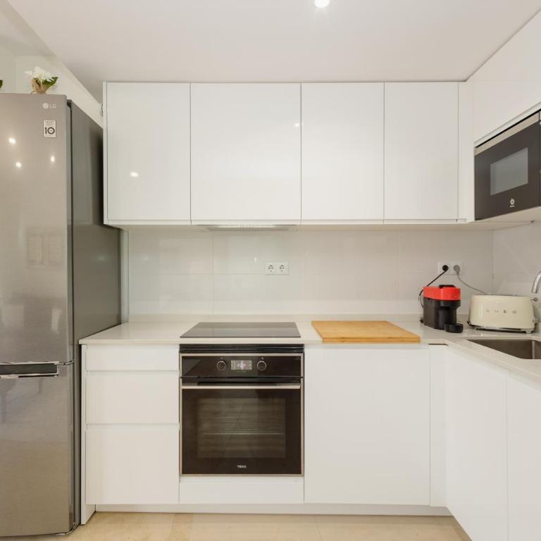 Cozy apartment, with mountain views and large private terrace, on the Golden Mile, Marbella - One-Bedroom Apartment - 16