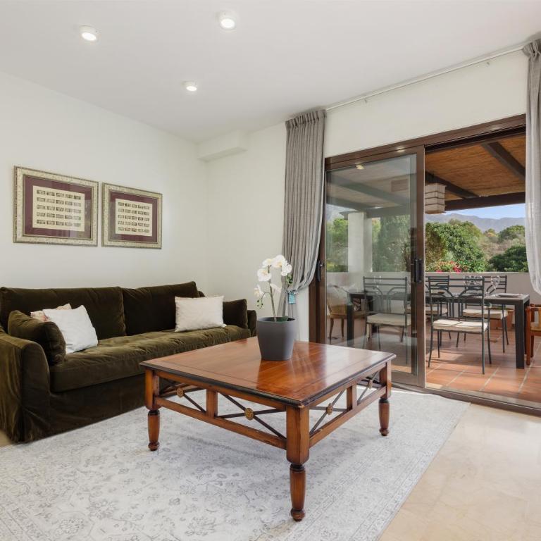 Cozy apartment, with mountain views and large private terrace, on the Golden Mile, Marbella - One-Bedroom Apartment - 11