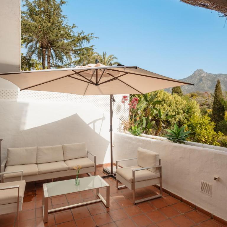 Cozy apartment, with mountain views and large private terrace, on the Golden Mile, Marbella - One-Bedroom Apartment - 3