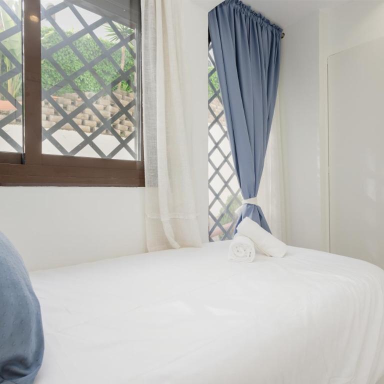 Cozy apartment, with mountain views and large private terrace, on the Golden Mile, Marbella - One-Bedroom Apartment - 26