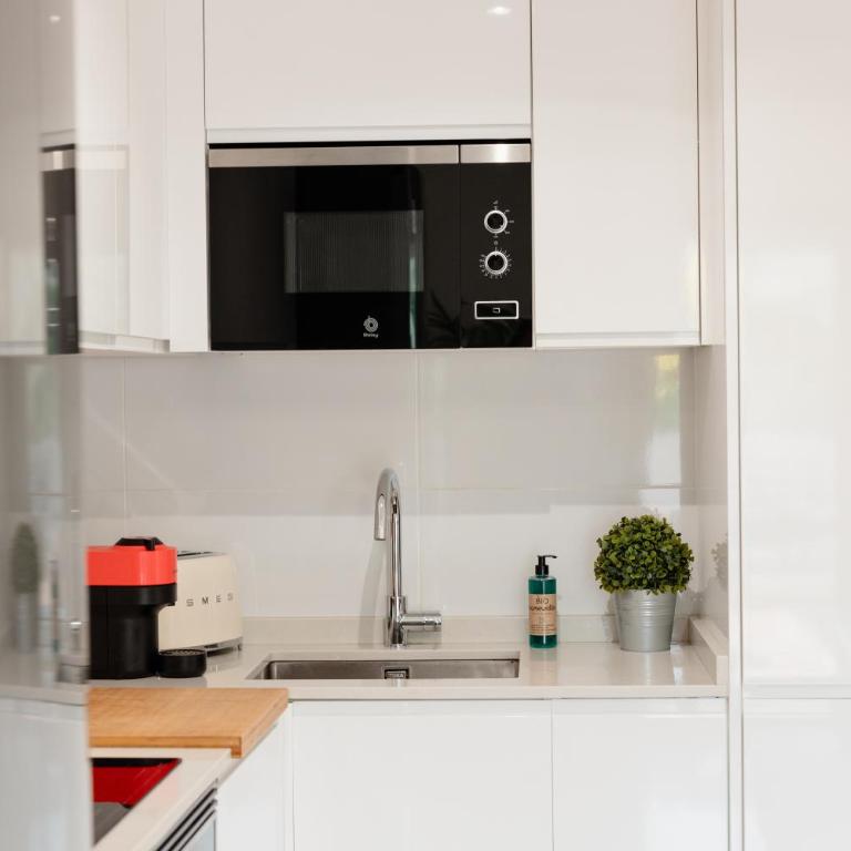 Cozy apartment, with mountain views and large private terrace, on the Golden Mile, Marbella - One-Bedroom Apartment - 17