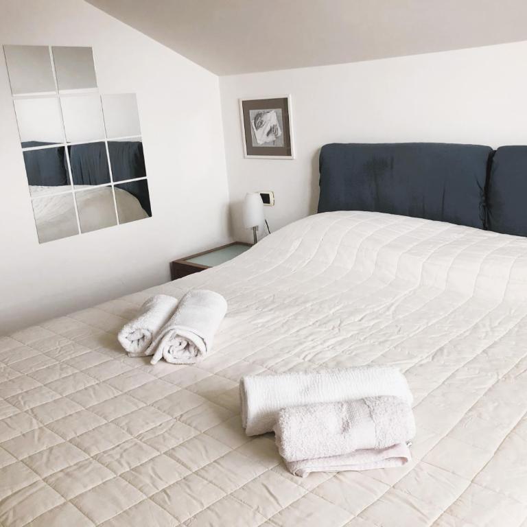 Bright penthouse close to center with terrace and lake view - Appartamento Attico - 8