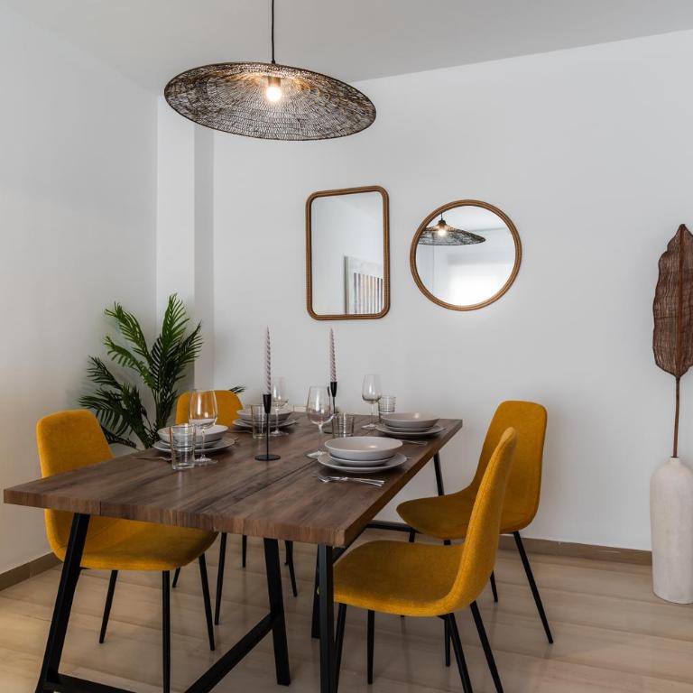 tuGuest Station with Parking - Two-Bedroom Apartment - 11