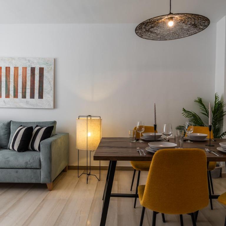 tuGuest Station with Parking - Two-Bedroom Apartment - 8