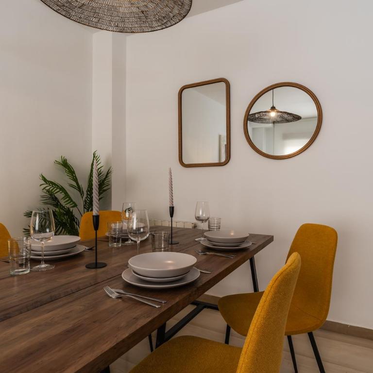tuGuest Station with Parking - Two-Bedroom Apartment - 12