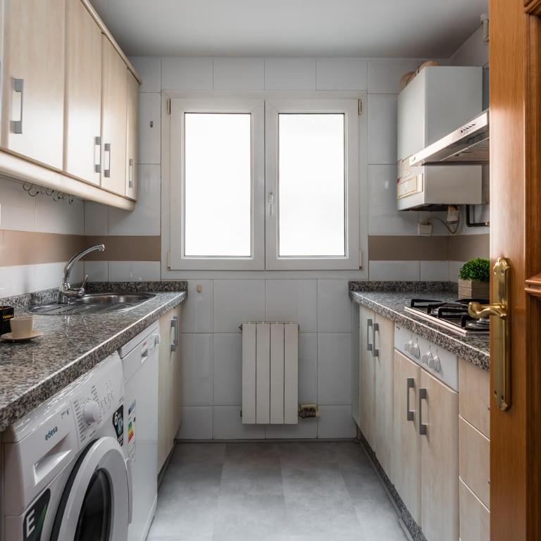 tuGuest Station with Parking - Two-Bedroom Apartment - 6