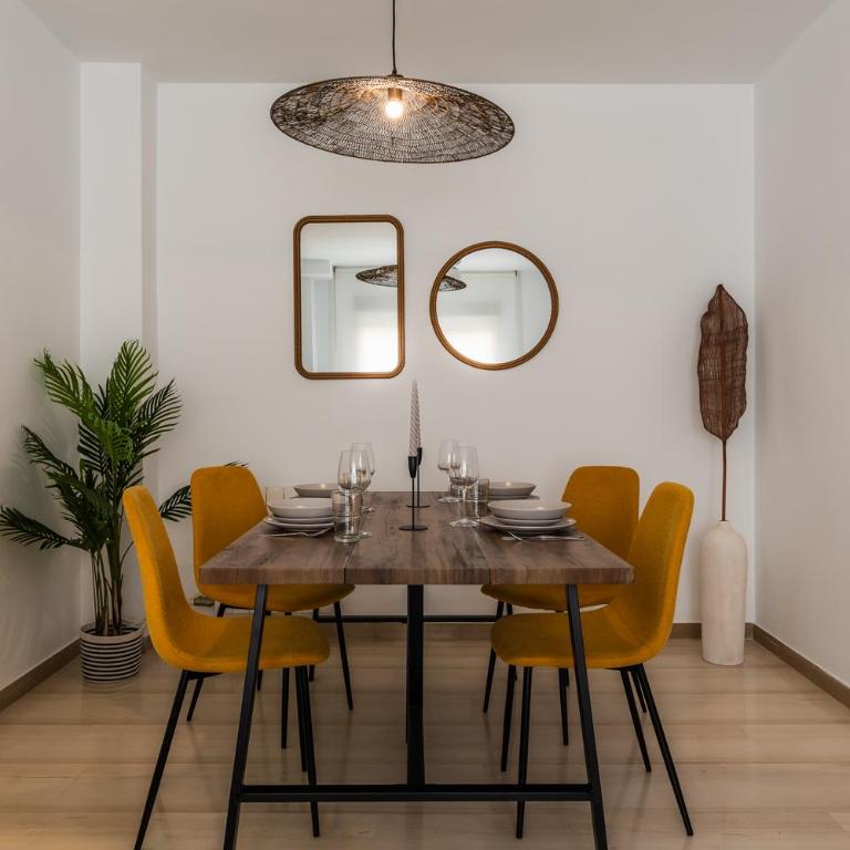 tuGuest Station with Parking - Two-Bedroom Apartment - 4