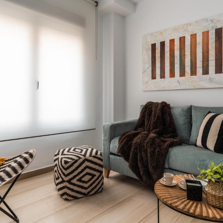 tuGuest Station with Parking - Two-Bedroom Apartment - 7