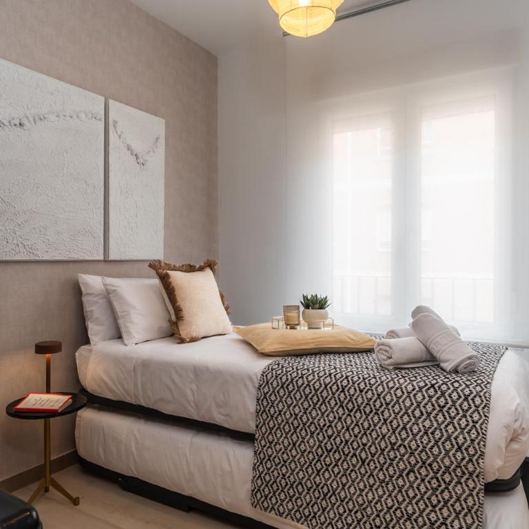 tuGuest Station with Parking - Two-Bedroom Apartment - 27