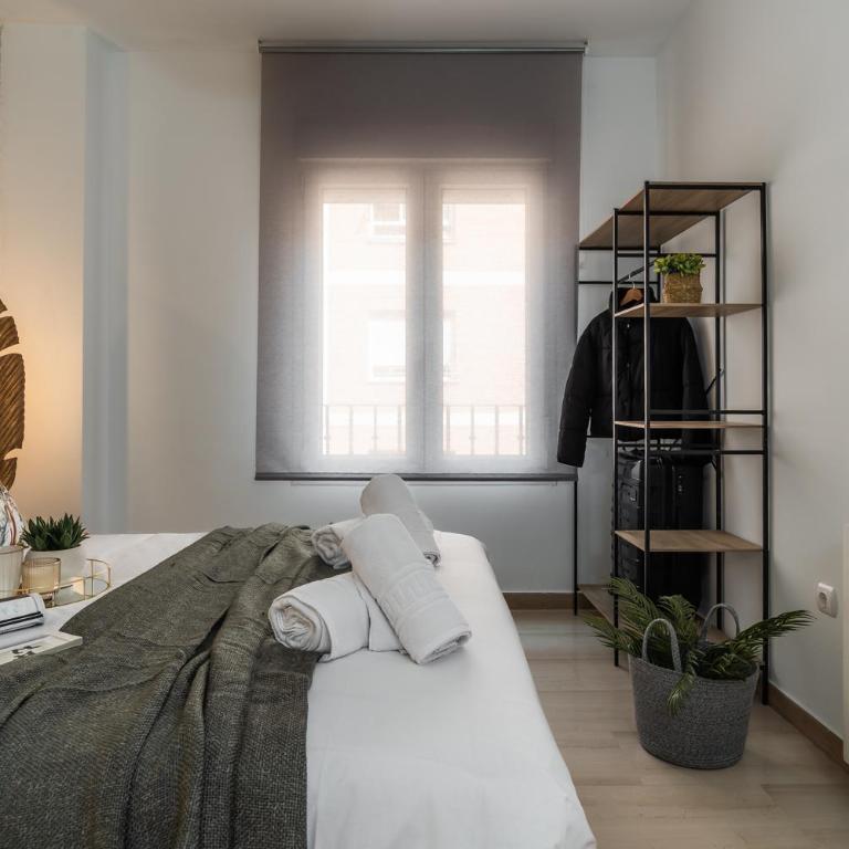 tuGuest Station with Parking - Two-Bedroom Apartment - 19