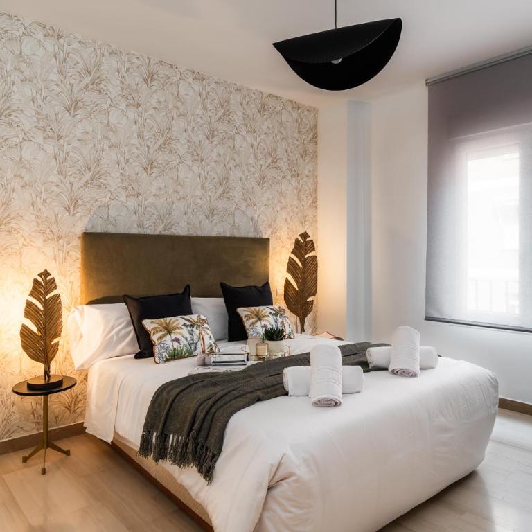 tuGuest Station with Parking - Two-Bedroom Apartment - 14