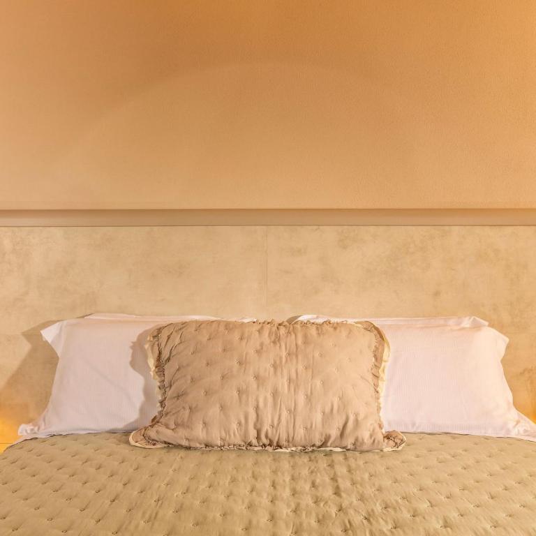 Palazzo Falcinelli Luxury Room in Montepulciano Center with Air Conditioning and Elevator - Camera Tripla con Vista - 5