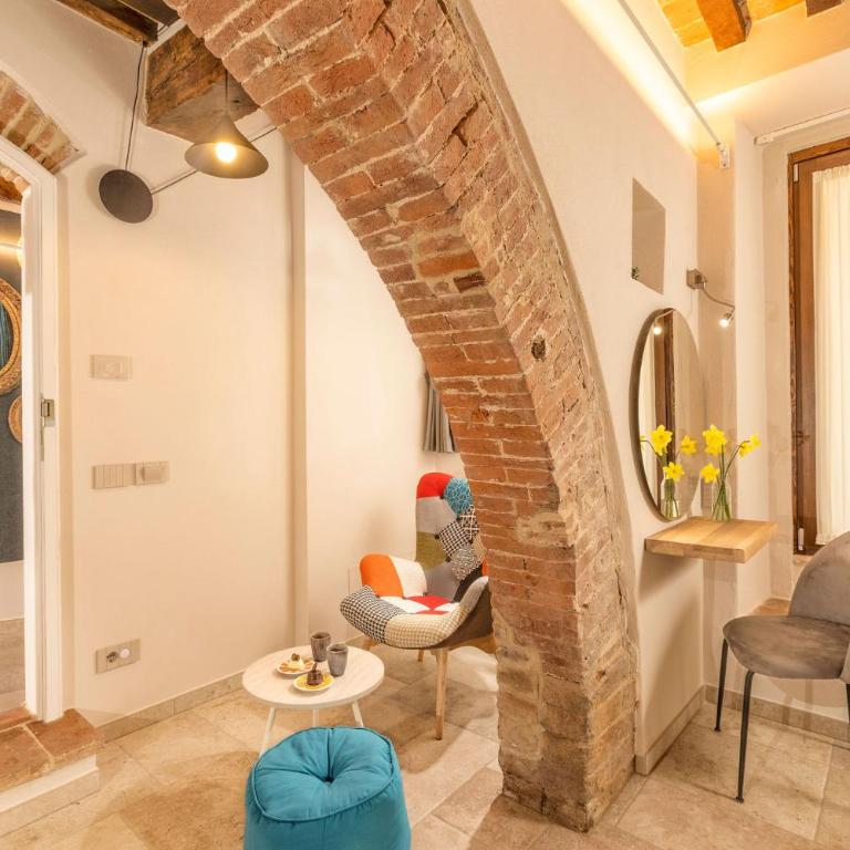 Palazzo Falcinelli Luxury Room in Montepulciano Center with Air Conditioning and Elevator - Camera King - 5