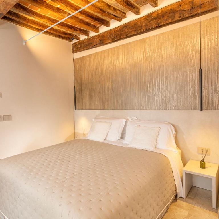 Palazzo Falcinelli Luxury Room in Montepulciano Center with Air Conditioning and Elevator - Camera King Standard - 3