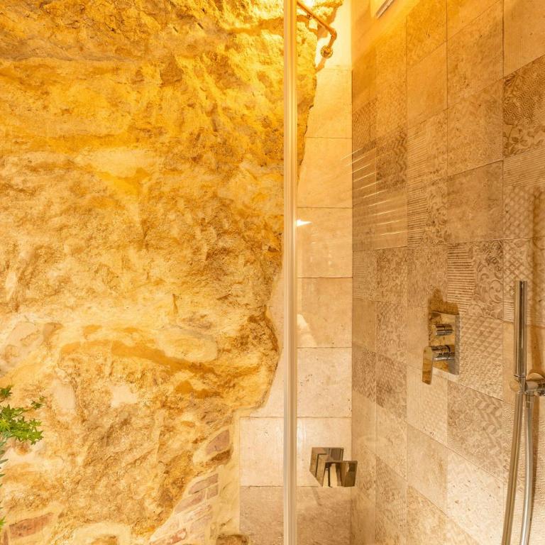 Palazzo Falcinelli Luxury Room in Montepulciano Center with Air Conditioning and Elevator - Camera King Standard - 5
