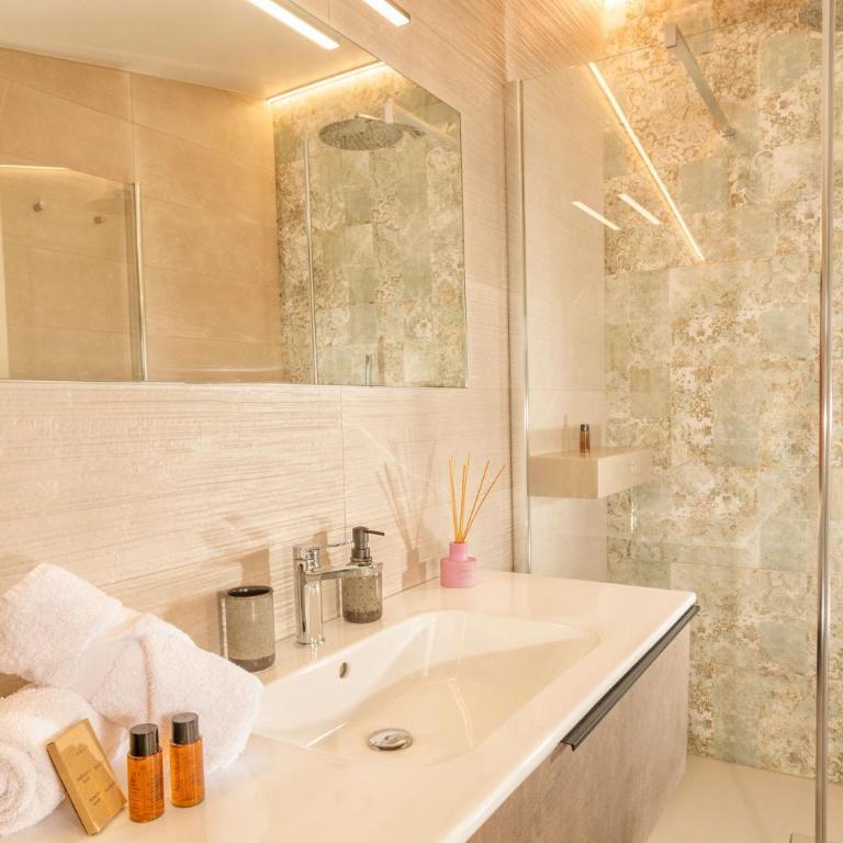 Palazzo Falcinelli Luxury Room in Montepulciano Center with Air Conditioning and Elevator - Camera King con Vista Lago - 4