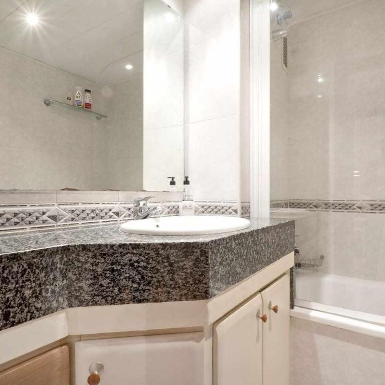 Comfortable 4 rooms 2Bath w balcony - Apartment with Terrace - 16