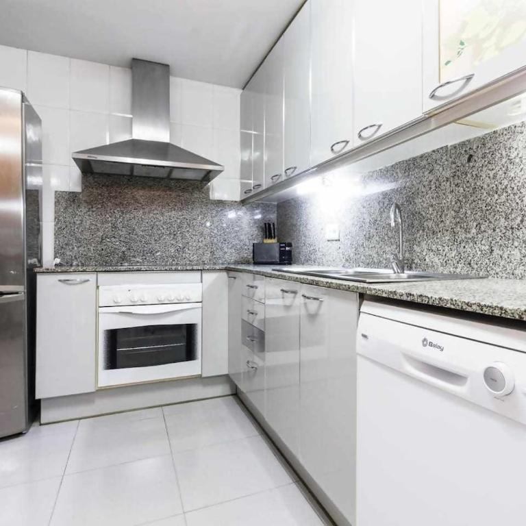 Comfortable 4 rooms 2Bath w balcony - Apartment with Terrace - 22