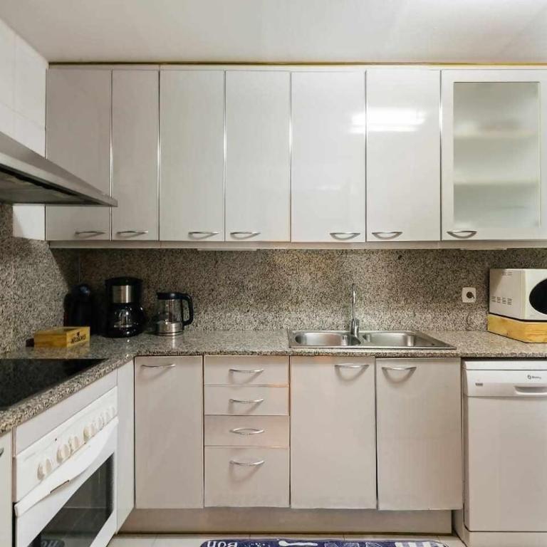 Comfortable 4 rooms 2Bath w balcony - Apartment with Terrace - 33