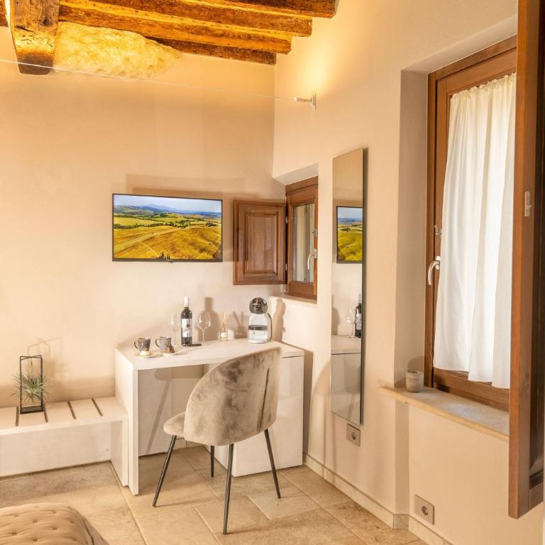 Palazzo Falcinelli Luxury Room in Montepulciano Center with Air Conditioning and Elevator - Camera King Standard - 6