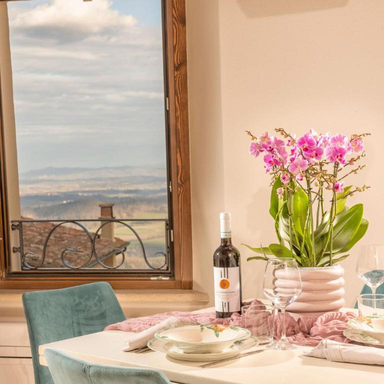 Palazzo Falcinelli Luxury Room in Montepulciano Center with Air Conditioning and Elevator - Camera Tripla con Vista - 10