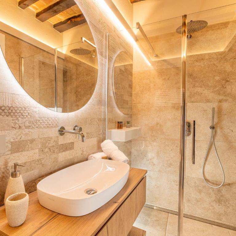 Palazzo Falcinelli Luxury Room in Montepulciano Center with Air Conditioning and Elevator - Camera King - 7