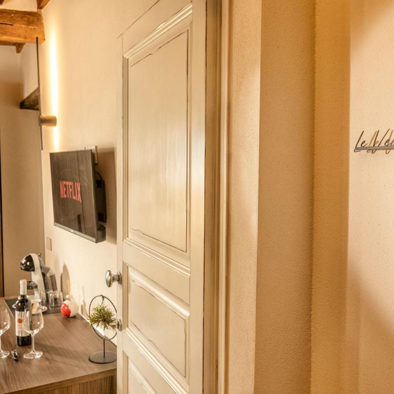 Palazzo Falcinelli Luxury Room in Montepulciano Center with Air Conditioning and Elevator - Camera Matrimoniale Deluxe con Doccia - 9