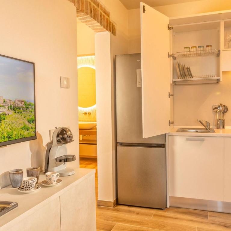 Palazzo Falcinelli Luxury Room in Montepulciano Center with Air Conditioning and Elevator - Camera Tripla con Vista - 18