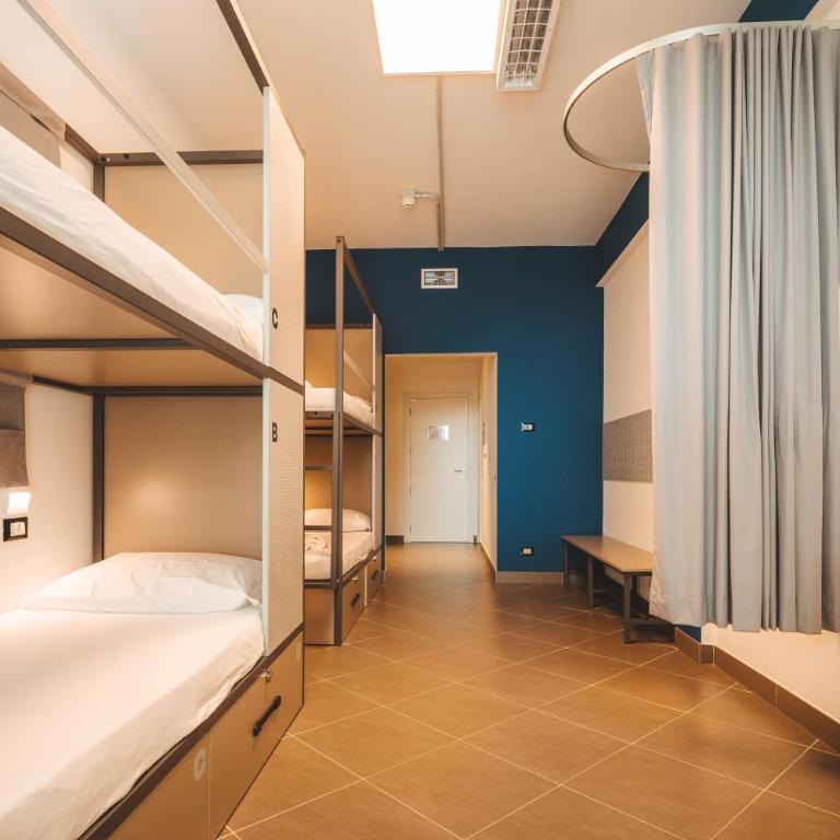 Lecco Hostel & Rooms - Camera Quadrupla con Bagno Privato - 3