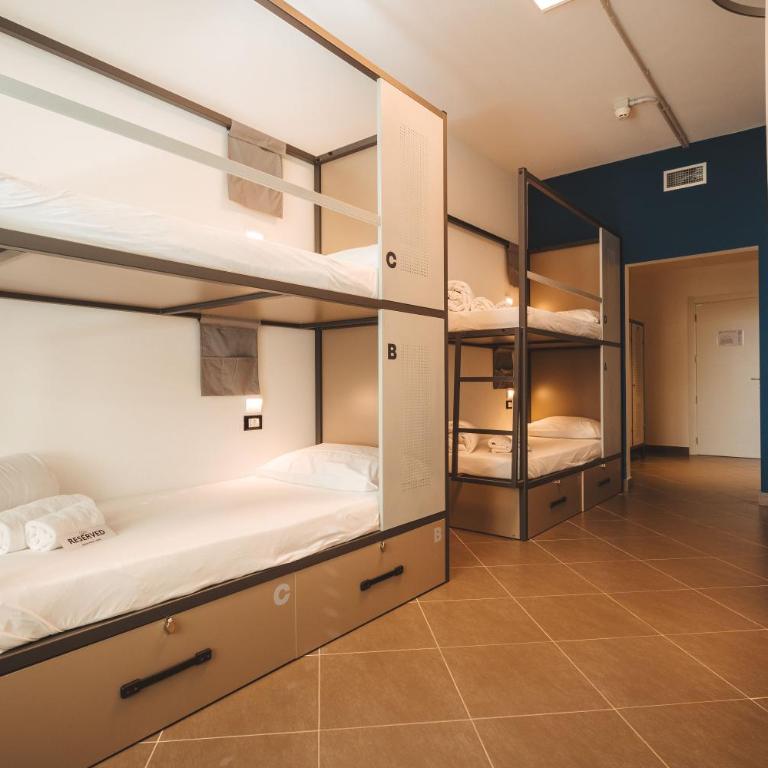 Lecco Hostel & Rooms - Camera Quadrupla con Bagno Privato - 2