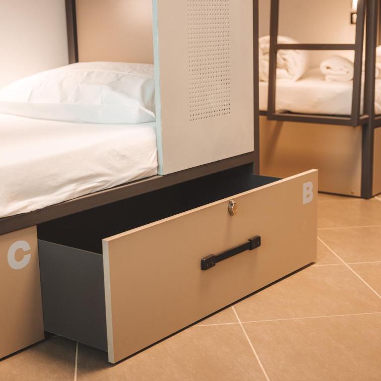 Lecco Hostel & Rooms - Camera Quadrupla con Bagno Privato - 8