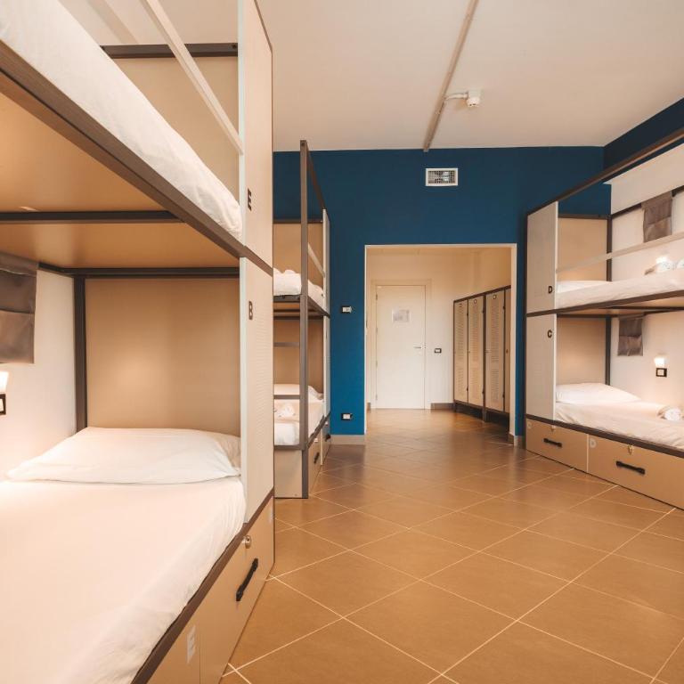 Lecco Hostel & Rooms - Dormitorio Misto con 6 Posti Letto - 1