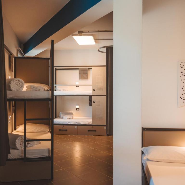Lecco Hostel & Rooms - Posto Letto in Dormitorio Misto con 6 Letti - 4