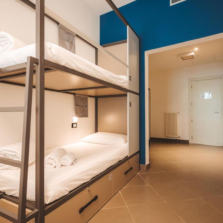 Lecco Hostel & Rooms - Camera Doppia con Letti Singoli con Bagno Privato - 4