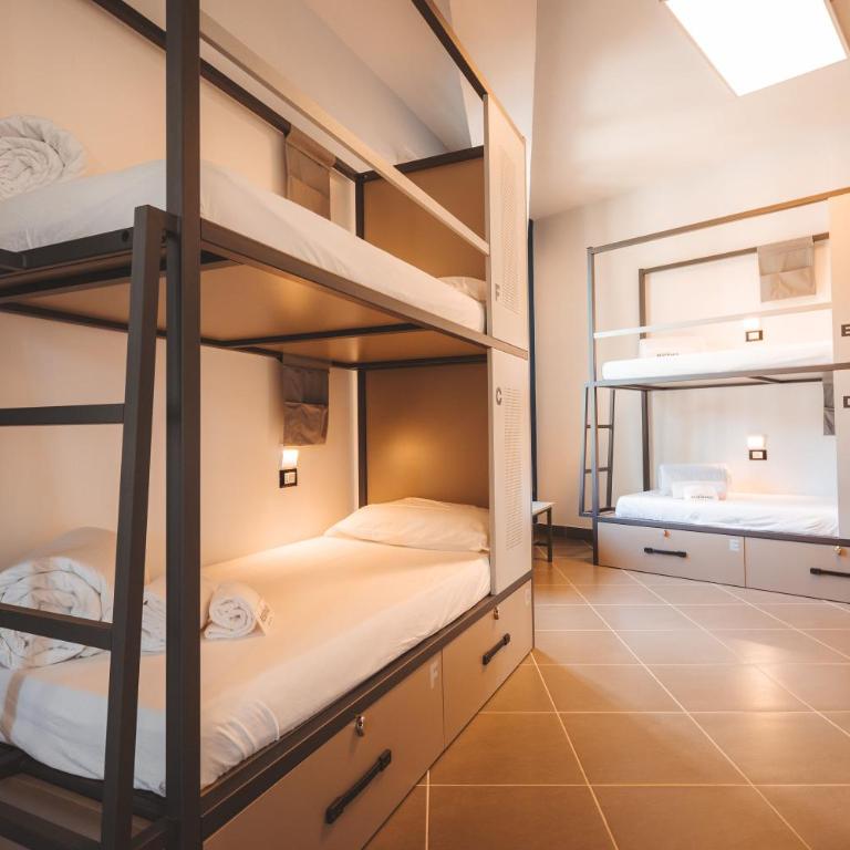 Lecco Hostel & Rooms - Camera Doppia con Letti Singoli con Bagno Privato - 7