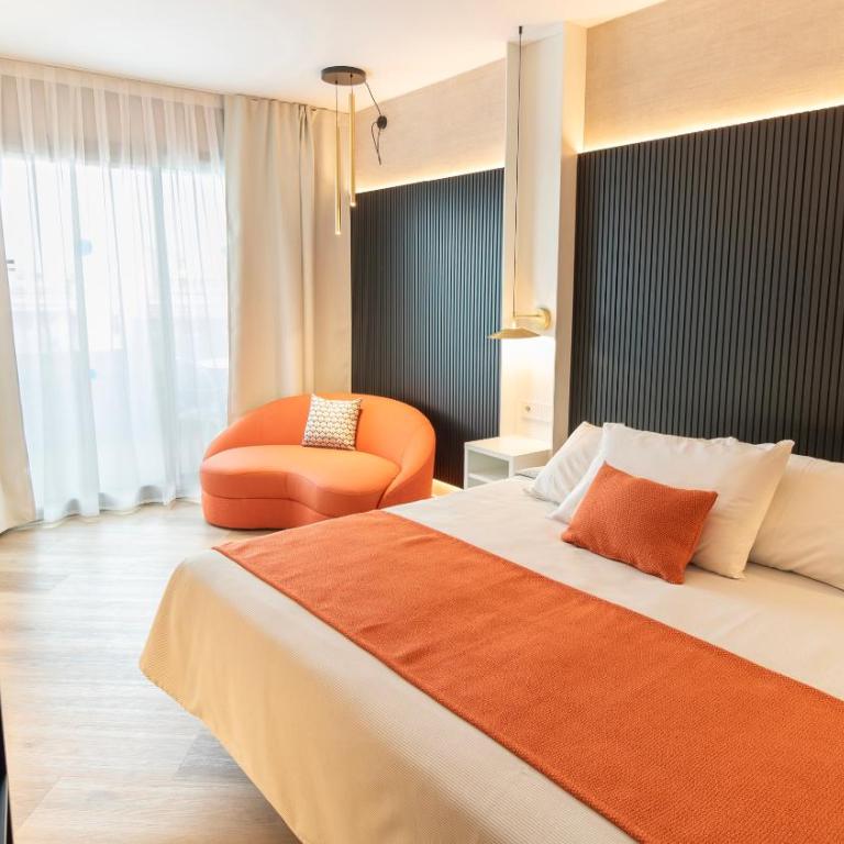 Golden Port Salou & Spa - Habitación Confort Premium con vistas a la piscina - 3 adultos - 4