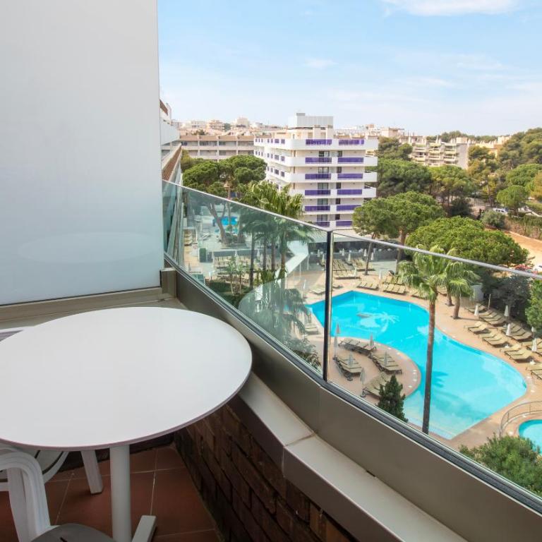 Golden Port Salou & Spa - Habitación Confort Premium con vistas a la piscina - 3 adultos - 5