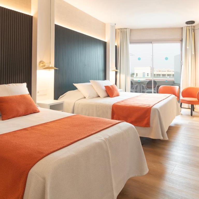 Golden Port Salou & Spa - Habitación Confort Premium con vistas a la piscina - 3 adultos - 6